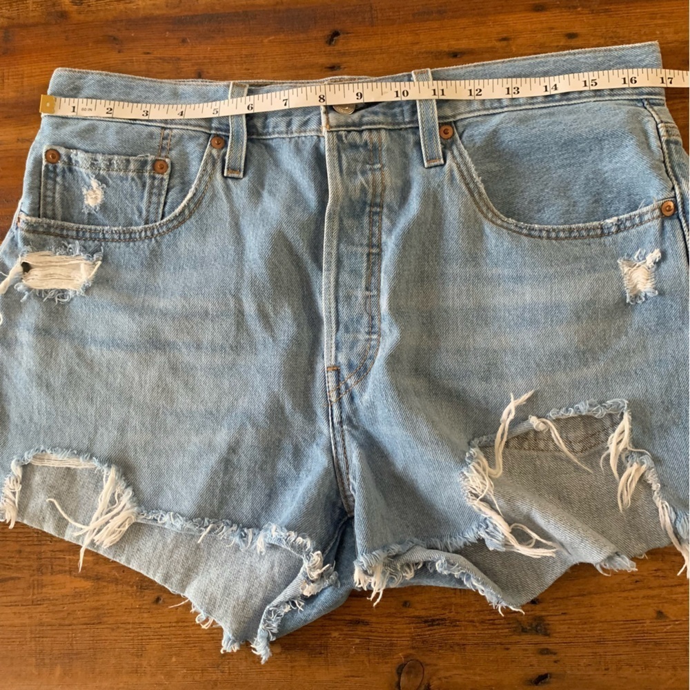 Levi’s 501 Buttonfly High Rise Super Distressed Light Wash Denim Shorts Sz 31 - Picture 7 of 10